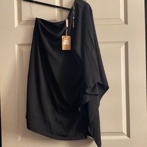One shoulder shirt